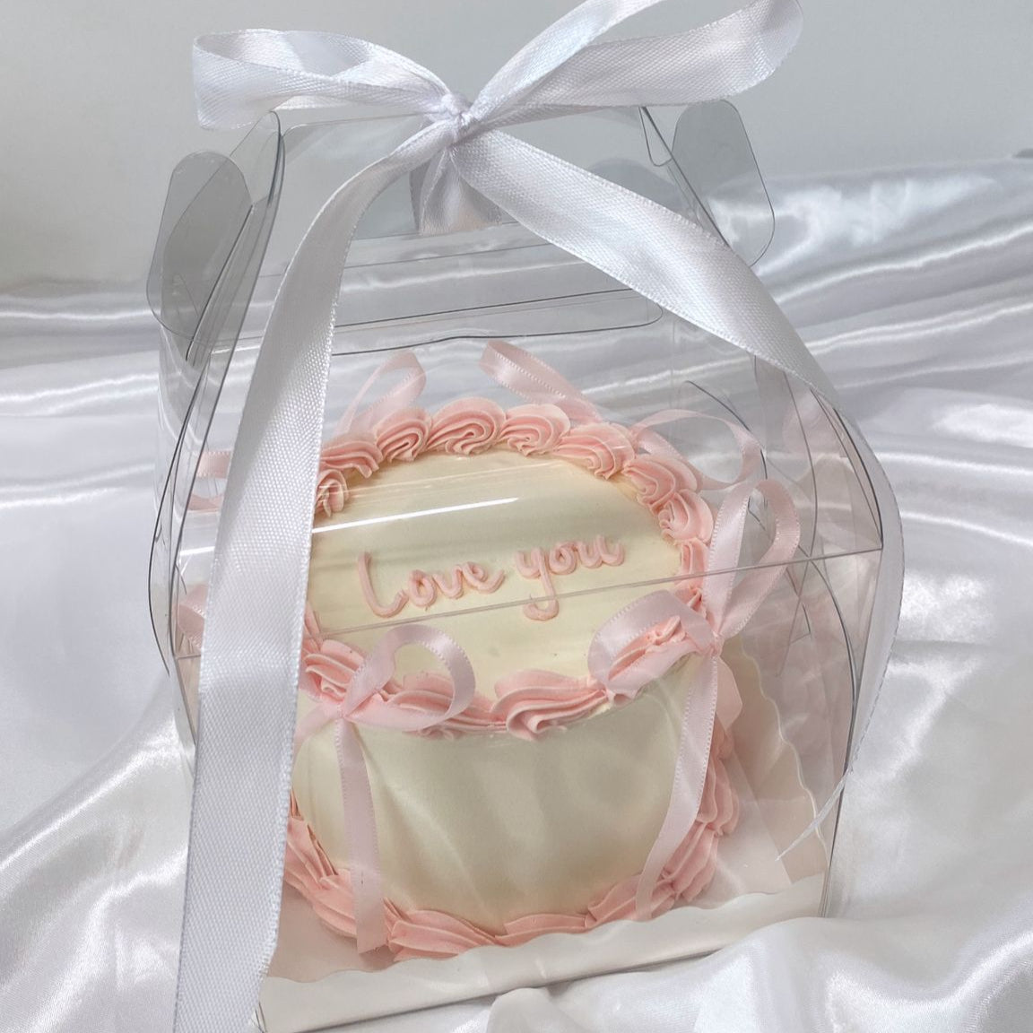 Cute coquette stye bento mini cake in luxury packaging